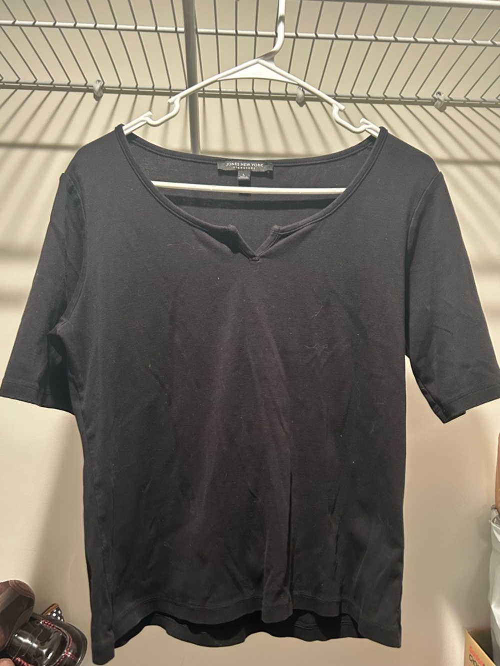 Jones New York Black V-neck 3/4 Short Sleeve Cotton top